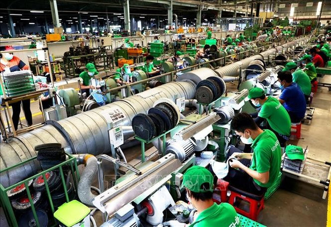 Экономическая картина первых девяти месяцев 2025 года показывает, что Вьетнам сумел сохранить макроэкономическую стабильность и достичь многих позитивных результатов, особенно в области экспорта, туризма, государственных инвестиций и привлечения ПИИ. Иллюстративное фото (архив): ВИА. 2-kinh-te.jpg