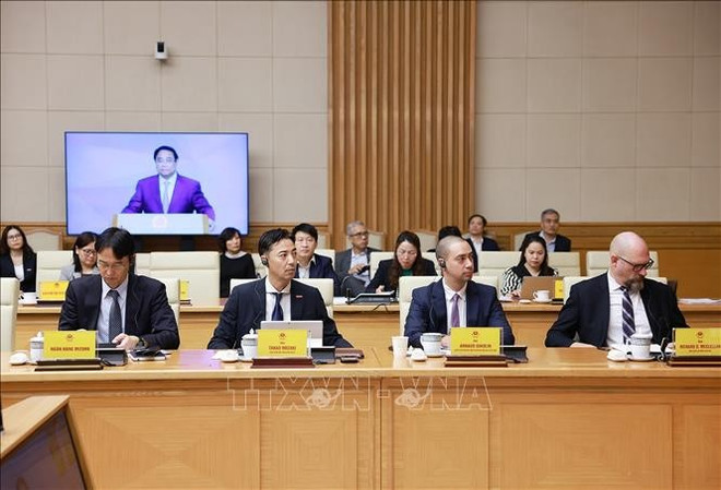 Участники консультативной конференции с участием отечественных и международных экспертов и организаций по вопросу создания Международного финансового центра во Вьетнаме. Фото: ВИА. 2-1761963841670.jpg