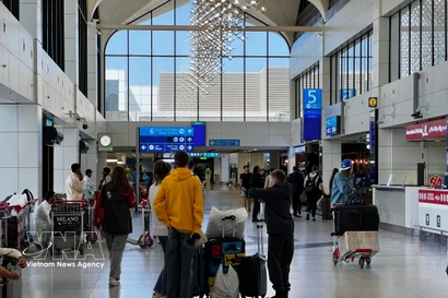 Пассажиры в международном аэропорту Дубая (ОАЭ), 7 марта 2026 года. Фото: Синьхуа/ВИА.