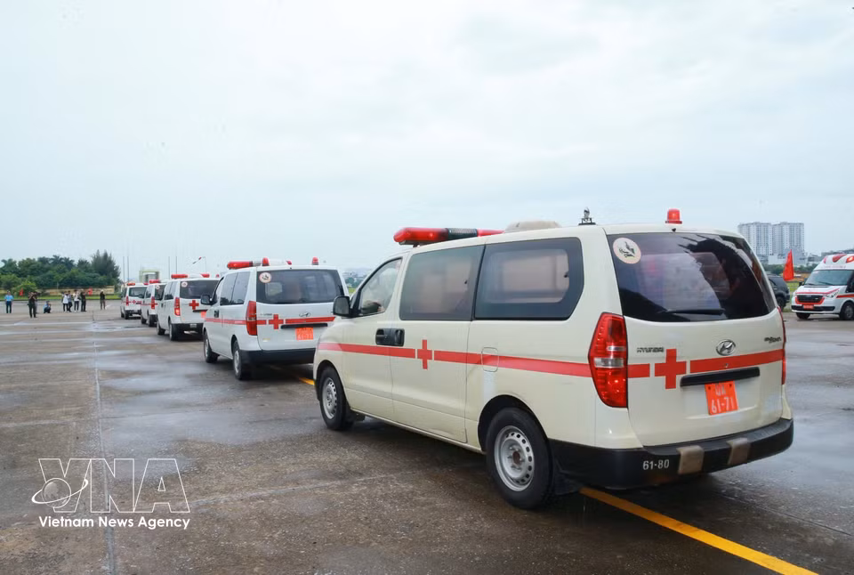 Специализированная автоколонна перевозит образцы останков павших войнов во Вьетнамскую академию наук и технологий для проведения ДНК-экспертизы (Фото: ВИА)