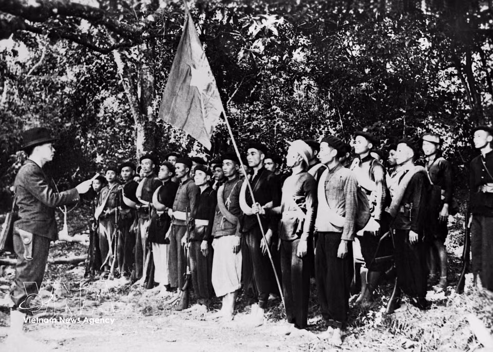 22 декабря 1944 года в провинции Каобанг был создан Вьетнамский пропагандистский отряд по освобождению, ставший предшественником Вьетнамской народной армии. Командиром отряда был товарищ Во Нгуен Зиап. Его создание открыло новый этап вооруженной революционной борьбы (Фото: ВИА)