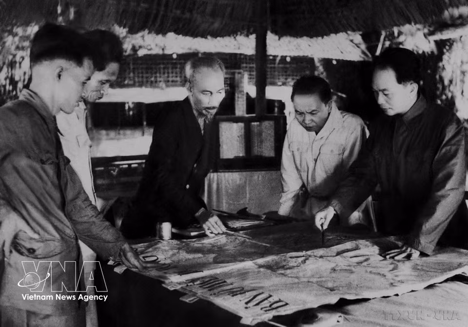 В декабре 1953 года ЦК КПВ и Президент Хо Ши Мин приняли решение открыть стратегический фронт с целью уничтожения укреплённой группировки элитных французских экспедиционных войск в Дьенбьенфу (Фото: ВИА)