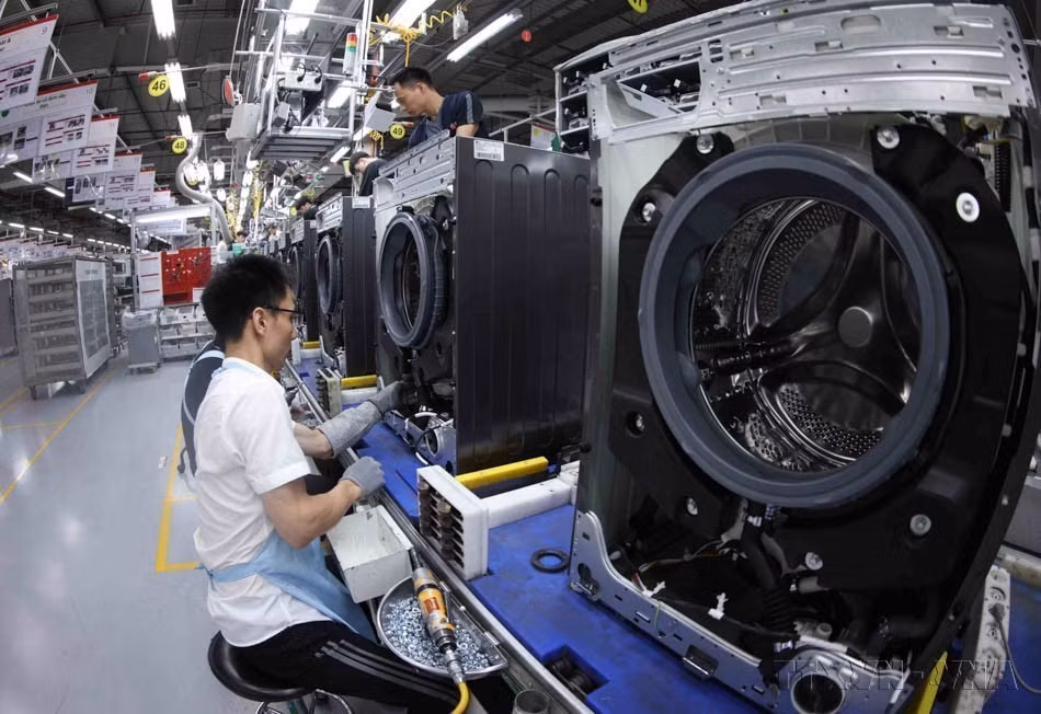 Сборочная линия стиральных машин на заводе компании LG Electronics Vietnam Hai Phong, экспортирующем продукцию на многие рынки, в том числе в Канаду (Фото: ВИА)