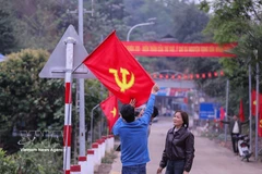 Община Мыонгсай (провинция Шонла) празднично украшена и готова к большому празднику страны. (Фото: ВИА)