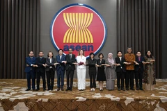 Представители делегаций стран на заседании