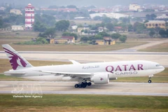 Самолёт авиакомпании Qatar Airways (Катар) в Международном аэропорту Нойбай. (Фото: ВИА)