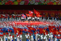 Праздничная художественная программа, посвящённая 80-летию со дня основания Трудовой партии Кореи, проходит в Пхеньяне, 9 октября 2025 года. (Фото: ВИА)