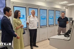 Контр-адмирал Калин Калинов, директор Военно-морской академии имени Вапцарова, представил командный центр, расположенный в Академии. (Фото: ВИА)