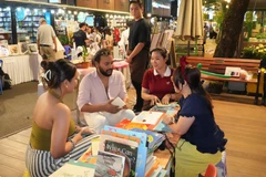 Четвёртый фестиваль книги и ночной культуры под названием «Многоцветие литературного искусства» открылся на Книжной улице города Хошимин. (Фото: ВИА)