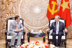 Генеральный секретарь То Лам принимает председателя и главного исполнительного директора корпорации GE Vernova Скотта Стразика. (Фото: ВИА)