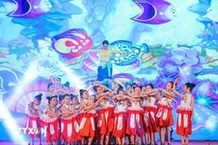 Исполняется художественный номер в рамках программы «Праздник середины осени 2025 года» в Ханое. (Фото: ВИА)