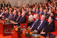 Генеральный секретарь То Лам вместе с делегатами присутствует на программе культурно-художественного обмена "Русская душа в сердце Вьетнама". (Фото: ВИА)