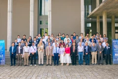 Учёные принимают участие в церемонии открытия Международной конференции по передовой микроскопии для наук о жизни и материаловедения в ICISE утром 25 февраля. (Фото: ICISE)