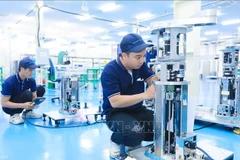 Линия сборки роботов для транспортировки (перемещения) кремниевых пластин (wafer) в полупроводниковой отрасли. (Фото: ВИА)