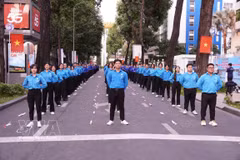 Молодёжь участвует в массовом выступлении на Молодёжном фестивале города Хошимин 2026 года. (Фото: ВИА)