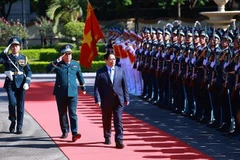 Проходит церемония встречи премьер-министра Фам Минь Тьиня, прибывающего на церемонию празднования.(Фото: ВИА)