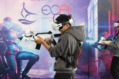 Студенты знакомятся с технологиями виртуальной реальности. (Фото: ВИА)