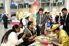 Город Хошимин представляет вьетнамскую культуру иностранным туристам. (Фото: ВИА)