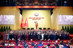 Делегаты участвуют в церемонии закрытия съезда. (Фото: ВИА)