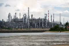 Нефтеперерабатывающий завод на острове Пулау Буком, Сингапур. Фото: Синьхуа/ВИА