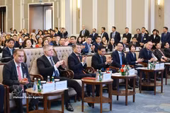 Премьер-министр Правительства Ле Минь Хынг и Премьер-министр Словацкой Республики Роберт Фицо принимают участие во Вьетнамско-словацком бизнес-форуме 2026 года. (Фото: ВИА)