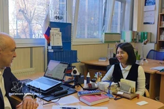 Доктор Олег Румянцев отвечает на вопросы корреспондента ВИА. (Фото: ВИА)