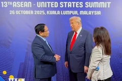 Премьер-министр Фам Минь Тьинь встречается с Президентом США Дональдом Трампом на 13-м саммите АСЕАН–США. (Фото: ВИА)