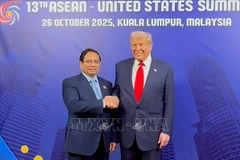 Премьер-министр Фам Минь Тьинь встречается с Президентом Соединённых Штатов Дональдом Трампом на 13-м саммите АСЕАН – США. (Фото: ВИА)