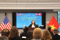 Профессор Нгуен Тхи Лиен Ханг, директор Института исследований Восточной Азии Weatherhead (Колумбийский университет, США), выступает на форуме. (Фото: ВИА)