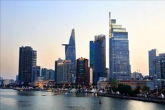 Динамично развивающийся и современный городской ландшафт Хошимина на берегах реки Сайгон. (Фото: ВИА)