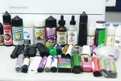 Электронные сигареты с привлекательным, броским дизайном могут содержать наркотики и другие опасные вещества, о наличии которых курильщики даже не подозревают. (Фото: T.N)