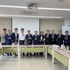 Делегация провинции Хынгйен фотографируется на память с руководством Азиатского центра Сеульского национального университета (SNU). Фото: ВИA