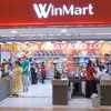 Жители совершают покупки в супермаркете WinMart. Фото: ВИА