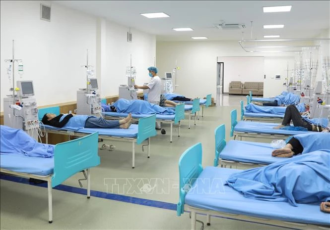 Около 350 человек пострадали от пищевого отравления на предприятии Shinwon Ebenezer Vietnam Co. Ltd. в промышленной зоне Кхайкуанг в городе Виньен провинции Виньфук 14 мая. (Фото: ВИА) 