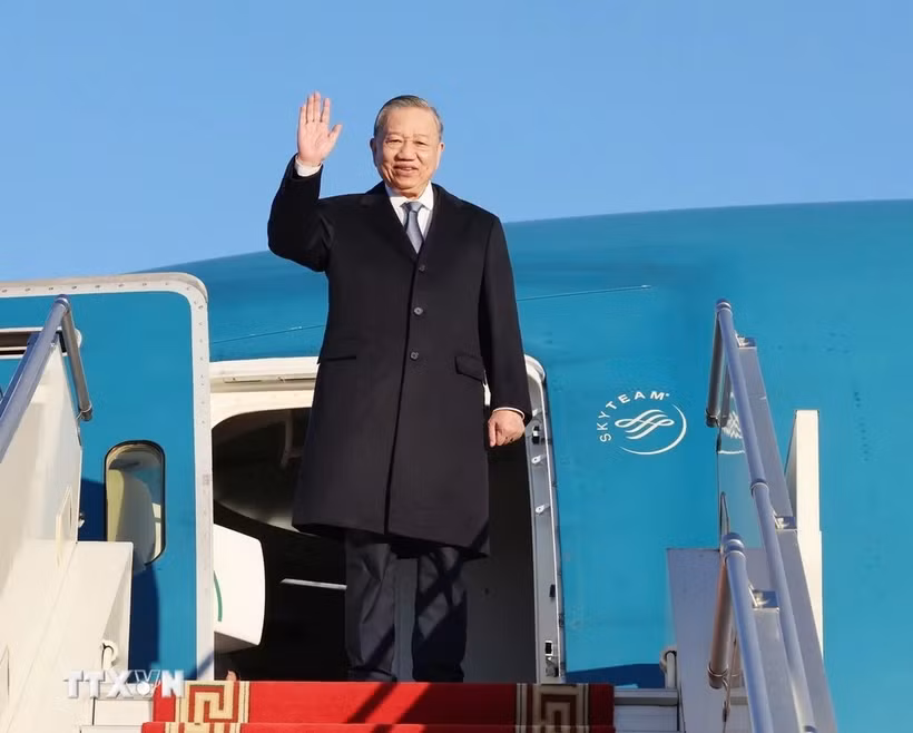 Генеральный секретарь ЦК КПВ, Президент государства То Лам покидает Улан-Батор (Фото: ВИA)