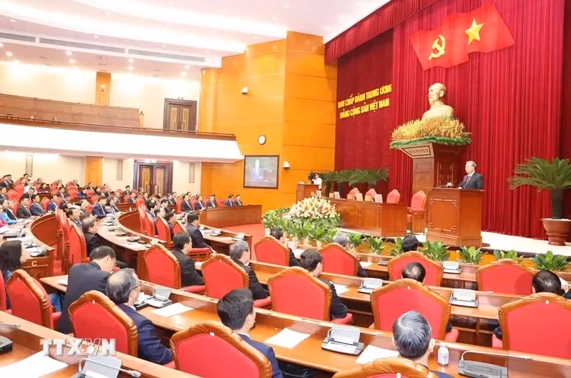 Генеральный секретарь ЦК КПВ, президент государства То Лам выступает с заключительным словом на 10-м пленуме ЦК КПВ 13-го созыва 20 сентября. (Фото: ВИA)