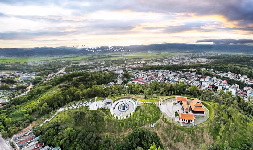 Вид на Дьенбьен с высоты птичьего полета (Фото: VietnamPlus)