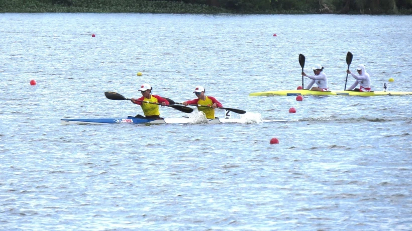 Вьетнамские спортсмены показали отличные результаты в первый день чемпионата по гребле на каноэ. (Фото: ВИA)