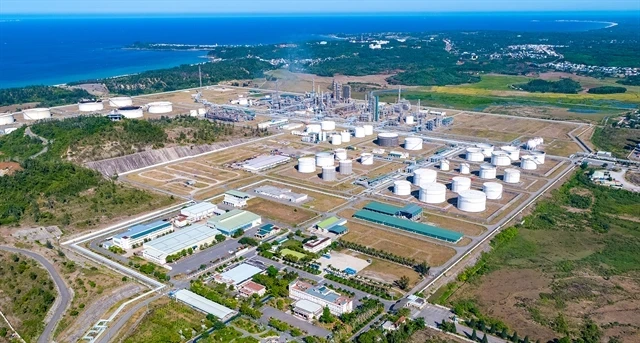 Нефтеперерабатывающий завод Зунгкуат способствовал продолжению роста Petrovietnam в первые пять месяцев 2024 года. (Фото: ВИA)