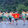 Tràng An Marathon 2025, крупнейшее ежегодное спортивное событие провинции Ниньбинь, собрал более 10 000 спортсменов на трассе, проходящей через территорию культурного наследия. (Фото: ВИА)