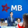 Банки, в том числе MB Bank, выпустили предупреждения о мошенничестве, совершаемом через социальные сети, такие как Zalo и Facebook, где преступники выдают себя за знакомых. (Фото: предоставлено MB Bank) 