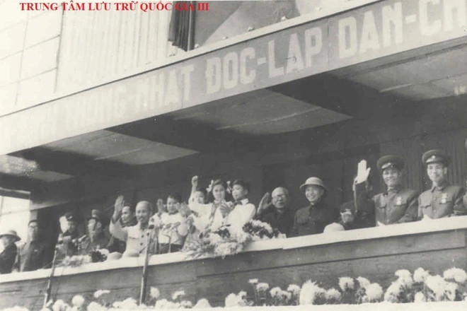 Архивные документы об освобождении столицы в 1954 году. (Фото: Минь Тху/ Вьетнам+) 3.png