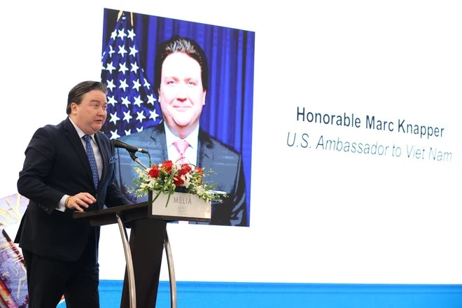 Посол США во Вьетнаме Марк Кнаппер выступает на мероприятии. Фото: ВИA 3.png