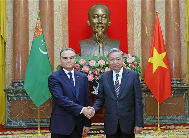 Президент То Лам и посол Туркменистана Парахат Дурдыев (Фото: ВИA) 4.png