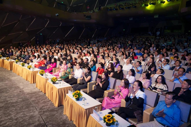 На мероприятии по случаю 10-летия фонда в Ханое 15 ноября (Фото: VietnamPlus) 8.png