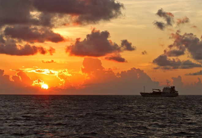 Сияющий рассвет на море, остров Чыонгша. (Фото: ВИА) 6.png