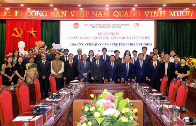 Участники церемонии (Фото: VietnamPlus) 2.png