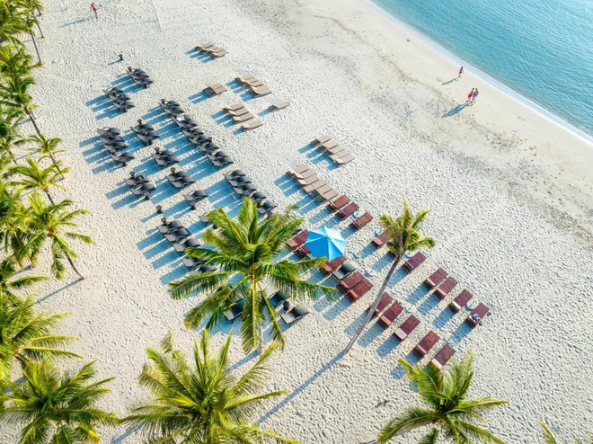 Поэтический пляж перед отелем La Festa Phu Quoc 3.png
