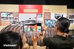 Посетители могут с лёгкостью погрузиться в исторические моменты народа благодаря технологии AR. (Фото: Vietnam+)