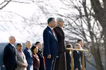Генерал-губернатор Австралии Сэм Мостин проводит церемонию официальной встречи Генерального секретаря, Президента государства То Лама в Канберре утром 11 августа. (Фото: ВИА)